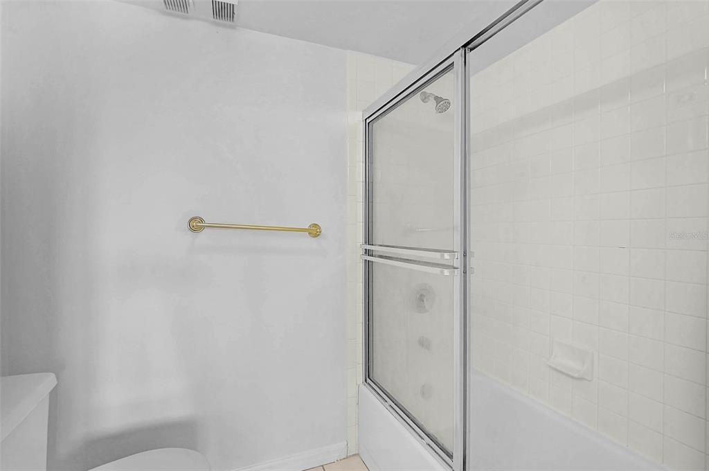 For Sale: $139,900 (2 beds, 2 baths, 978 Square Feet)