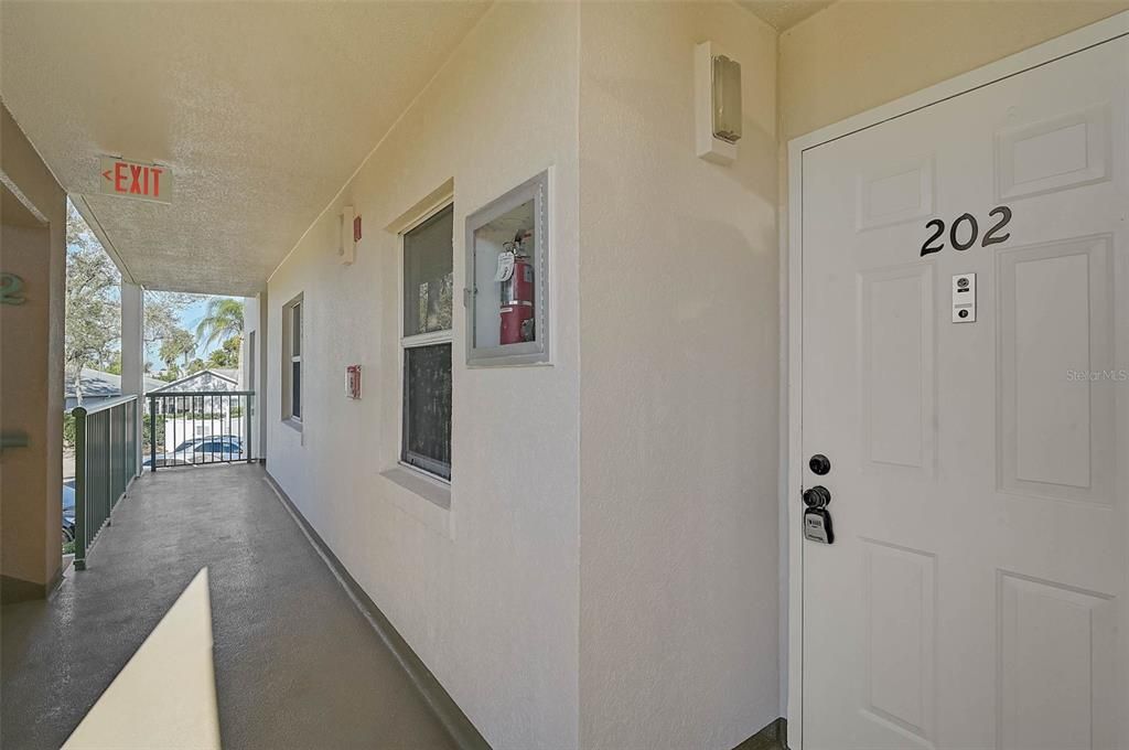 For Sale: $139,900 (2 beds, 2 baths, 978 Square Feet)