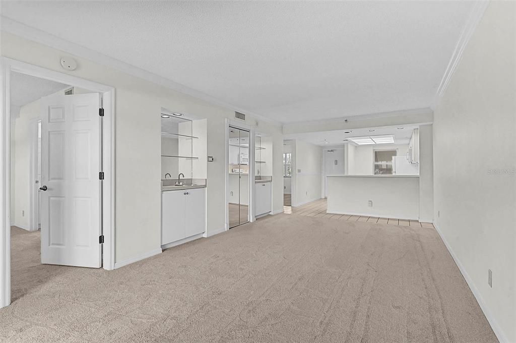 For Sale: $139,900 (2 beds, 2 baths, 978 Square Feet)