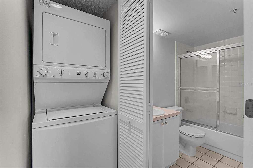 For Sale: $139,900 (2 beds, 2 baths, 978 Square Feet)