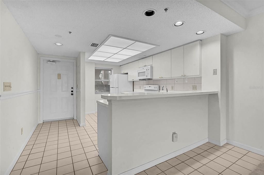 For Sale: $139,900 (2 beds, 2 baths, 978 Square Feet)