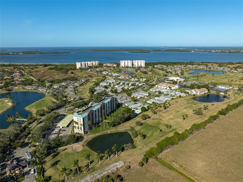 For Sale: $139,900 (2 beds, 2 baths, 978 Square Feet)