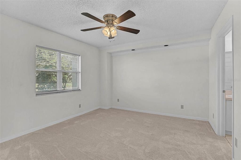 For Sale: $139,900 (2 beds, 2 baths, 978 Square Feet)