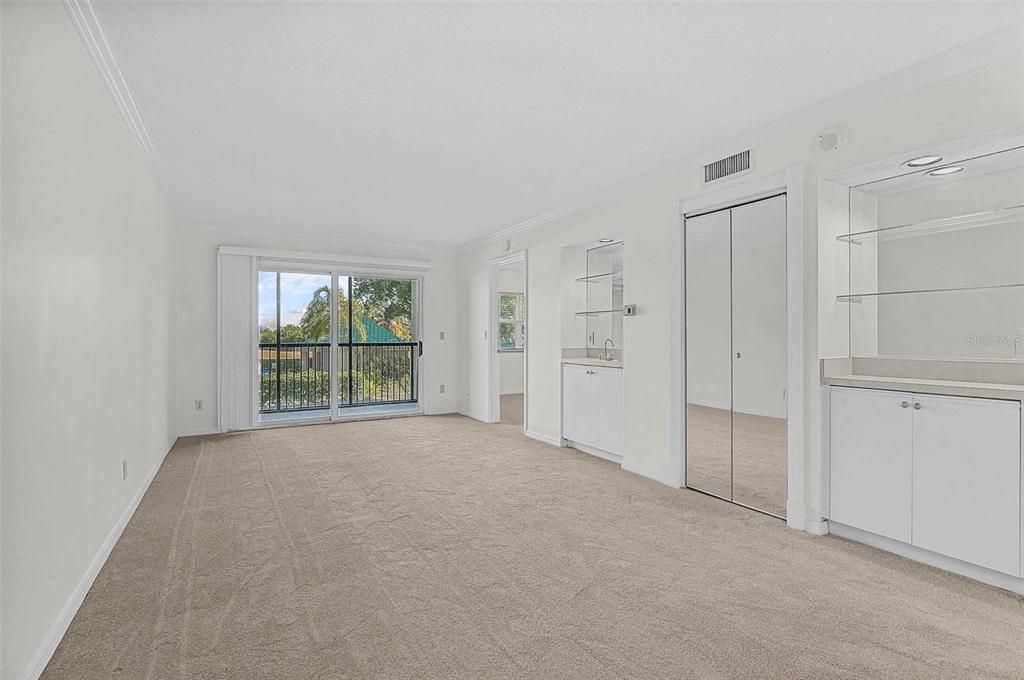 For Sale: $139,900 (2 beds, 2 baths, 978 Square Feet)