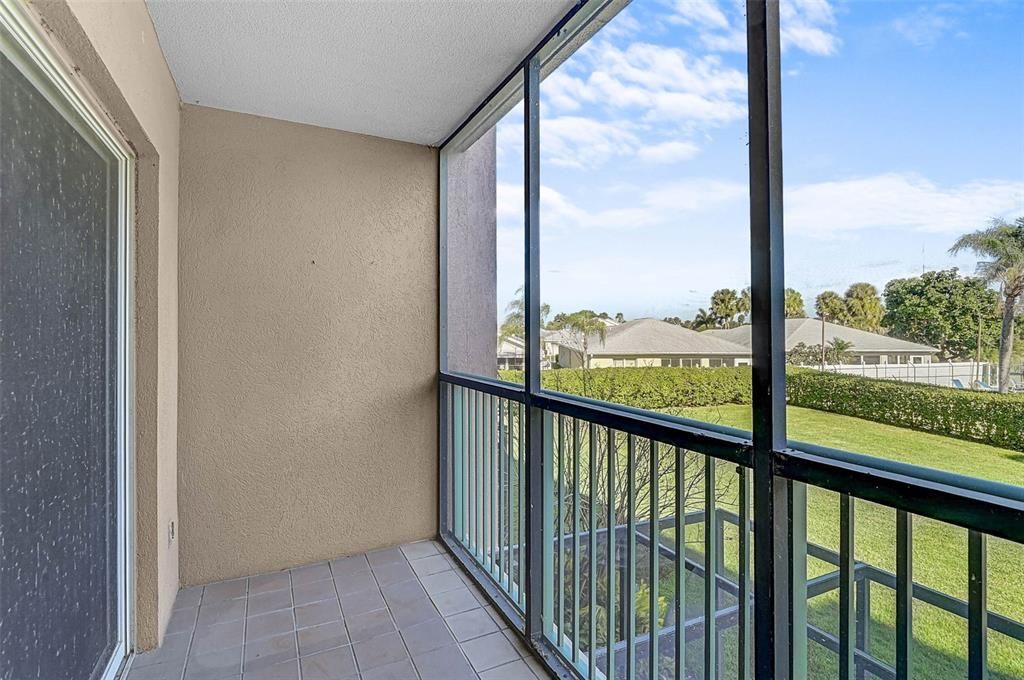 For Sale: $139,900 (2 beds, 2 baths, 978 Square Feet)