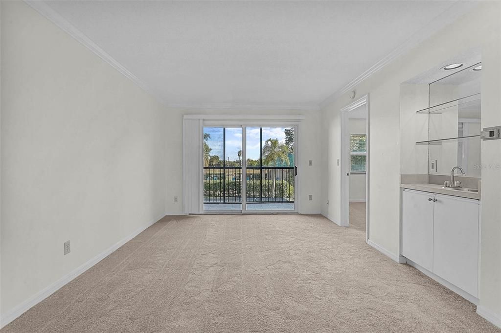 For Sale: $139,900 (2 beds, 2 baths, 978 Square Feet)