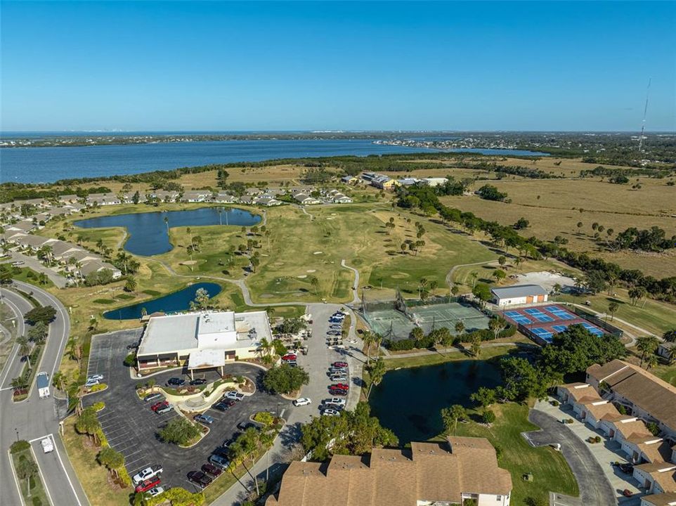 For Sale: $139,900 (2 beds, 2 baths, 978 Square Feet)