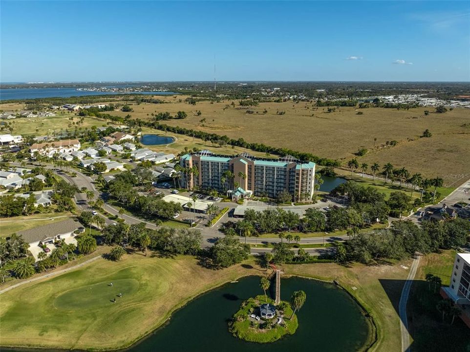 For Sale: $139,900 (2 beds, 2 baths, 978 Square Feet)