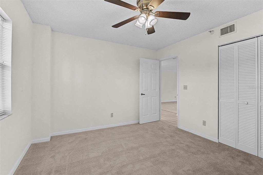 For Sale: $139,900 (2 beds, 2 baths, 978 Square Feet)