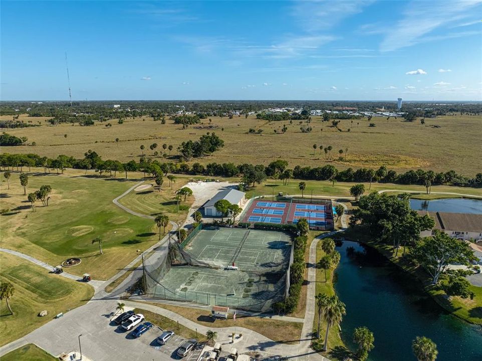 For Sale: $139,900 (2 beds, 2 baths, 978 Square Feet)