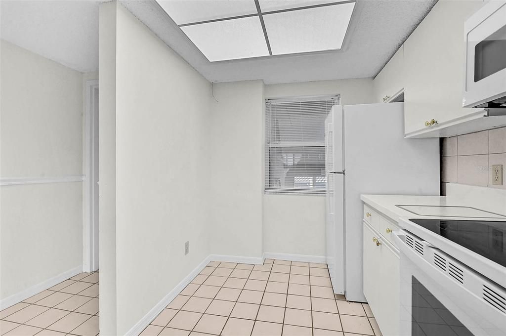 For Sale: $139,900 (2 beds, 2 baths, 978 Square Feet)