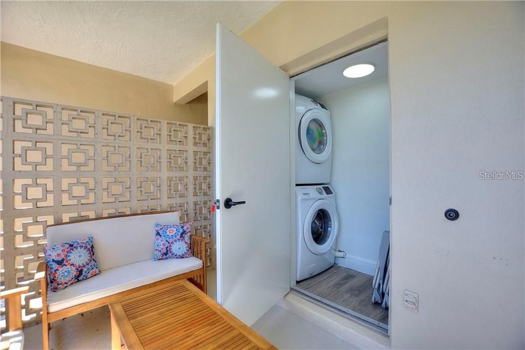 For Rent: $2,800 (1 beds, 1 baths, 775 Square Feet)