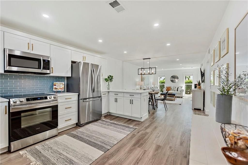 For Rent: $2,800 (1 beds, 1 baths, 775 Square Feet)