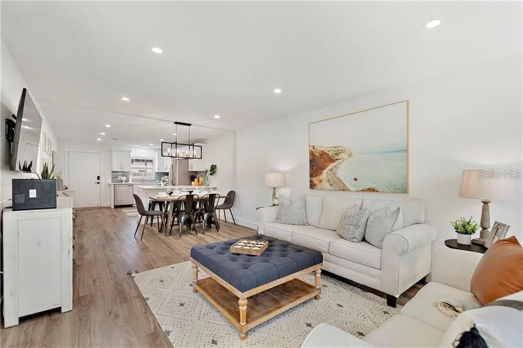 For Rent: $2,800 (1 beds, 1 baths, 775 Square Feet)