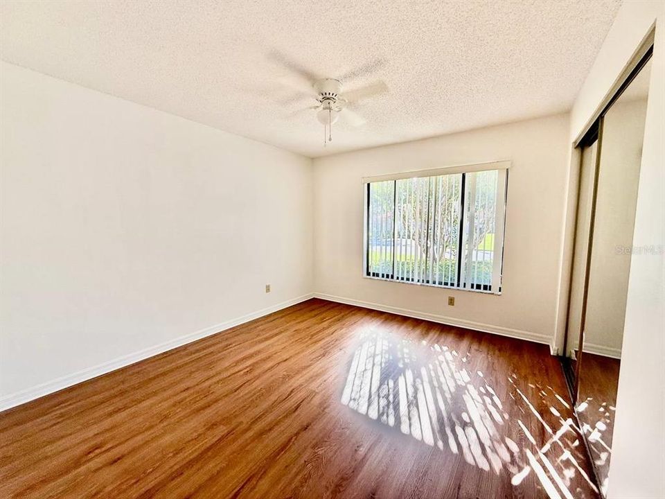 待售: $240,000 (2 贝兹, 2 浴室, 1166 平方英尺)