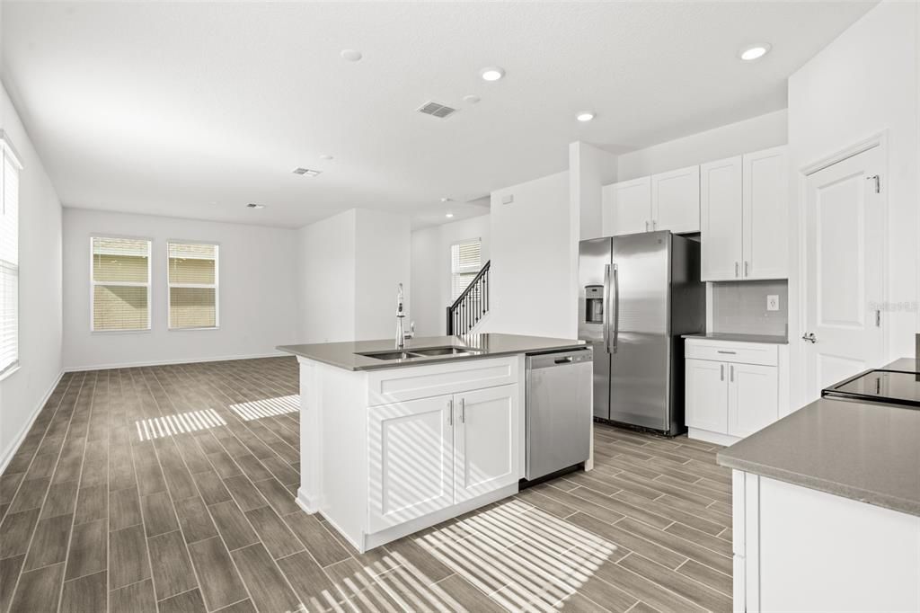 出租: $3,000 (4 贝兹, 3 浴室, 2492 平方英尺)