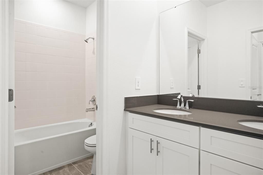 出租: $3,000 (4 贝兹, 3 浴室, 2492 平方英尺)