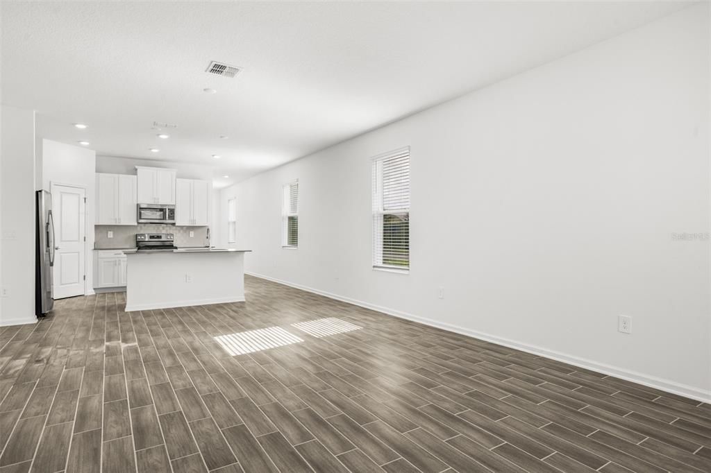 出租: $3,000 (4 贝兹, 3 浴室, 2492 平方英尺)