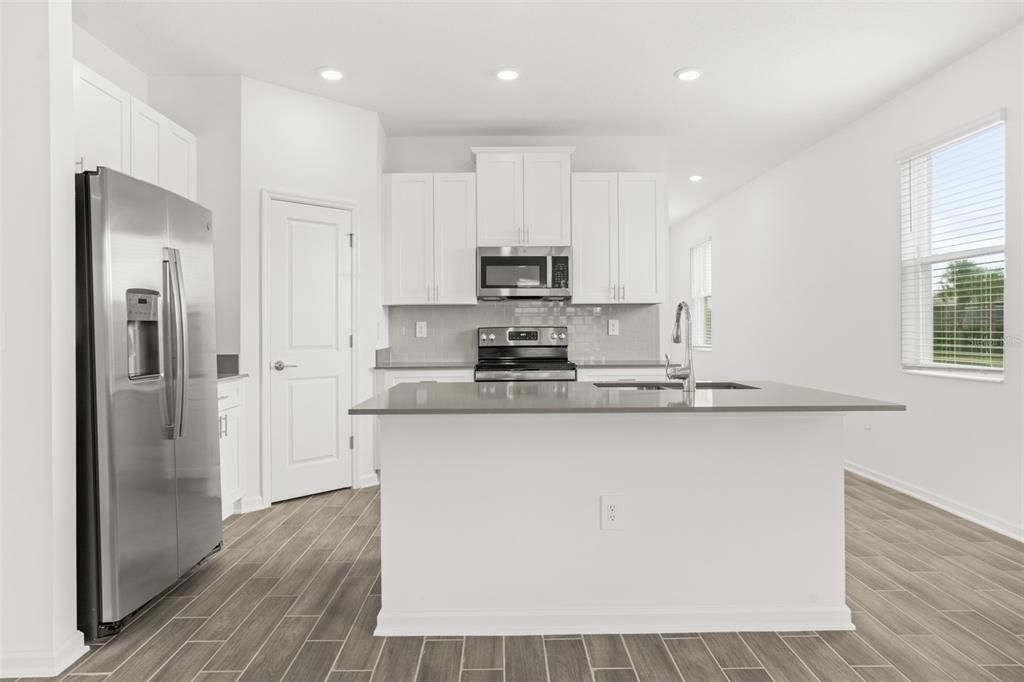 出租: $3,000 (4 贝兹, 3 浴室, 2492 平方英尺)