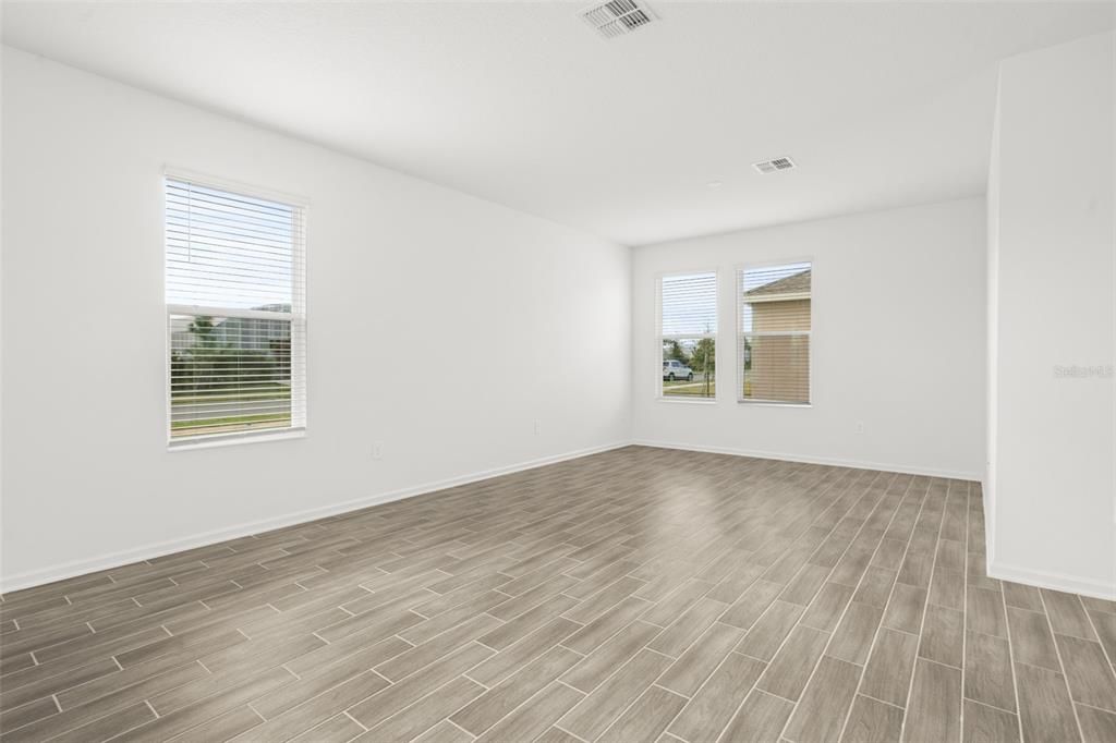 出租: $3,000 (4 贝兹, 3 浴室, 2492 平方英尺)