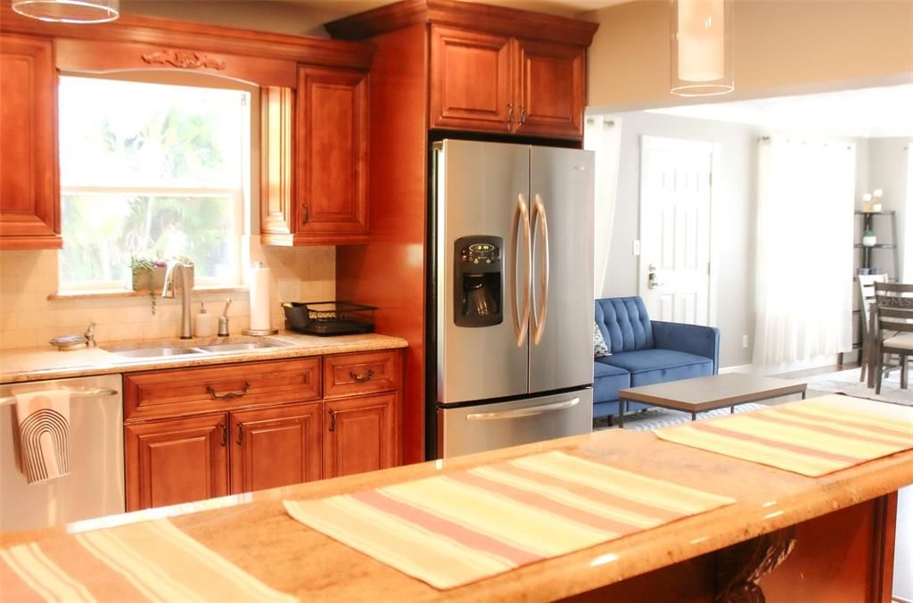 В аренду: $6,000 (3 спален, 2 ванн, 2022 Квадратных фут)