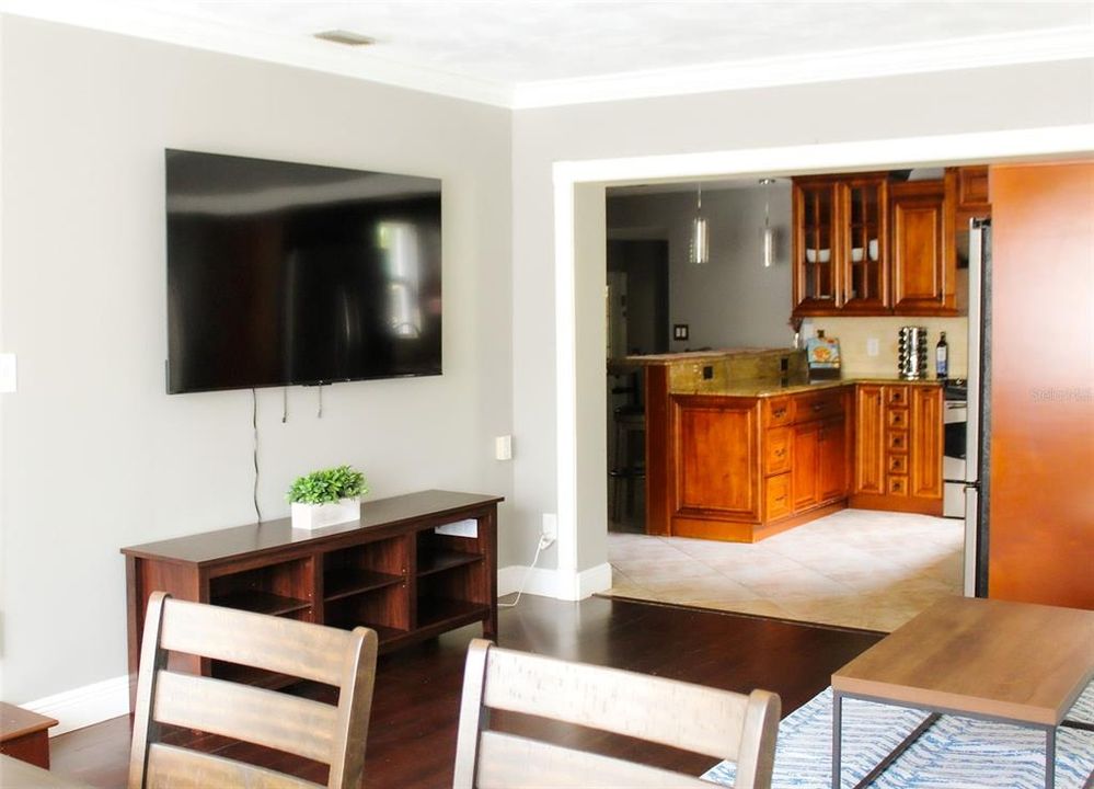 В аренду: $6,000 (3 спален, 2 ванн, 2022 Квадратных фут)