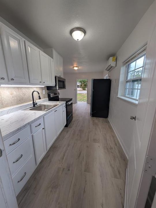 For Sale: $530,000 (4 beds, 2 baths, 504 Square Feet)