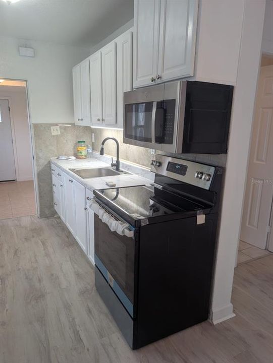 For Sale: $530,000 (4 beds, 2 baths, 504 Square Feet)