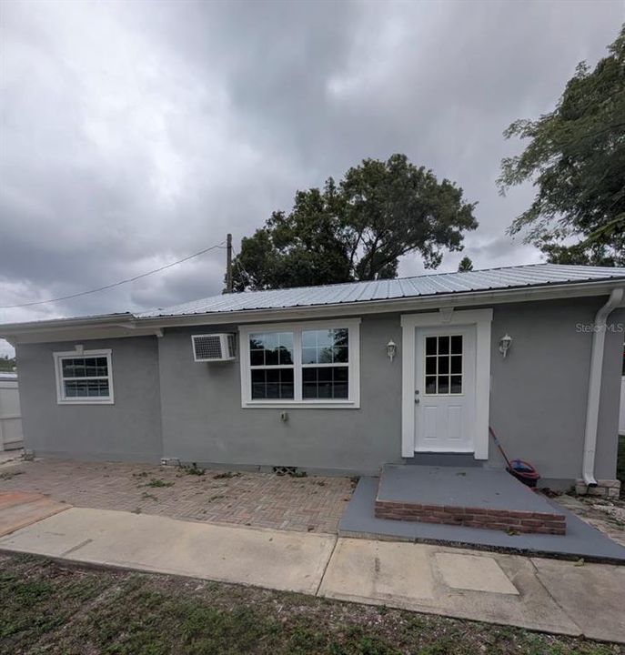 For Sale: $530,000 (4 beds, 2 baths, 504 Square Feet)