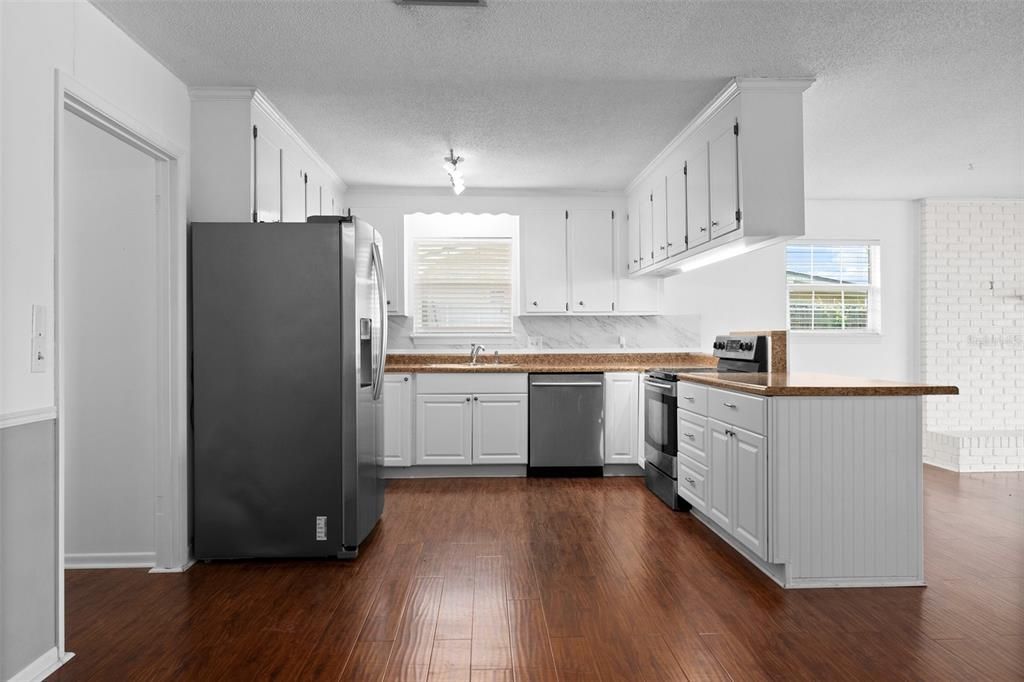 En Venta: $340,000 (3 camas, 2 baños, 2118 Pies cuadrados)