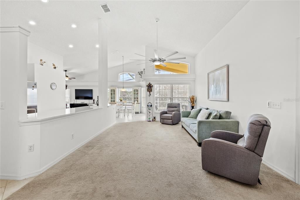 待售: $409,000 (4 贝兹, 3 浴室, 1974 平方英尺)