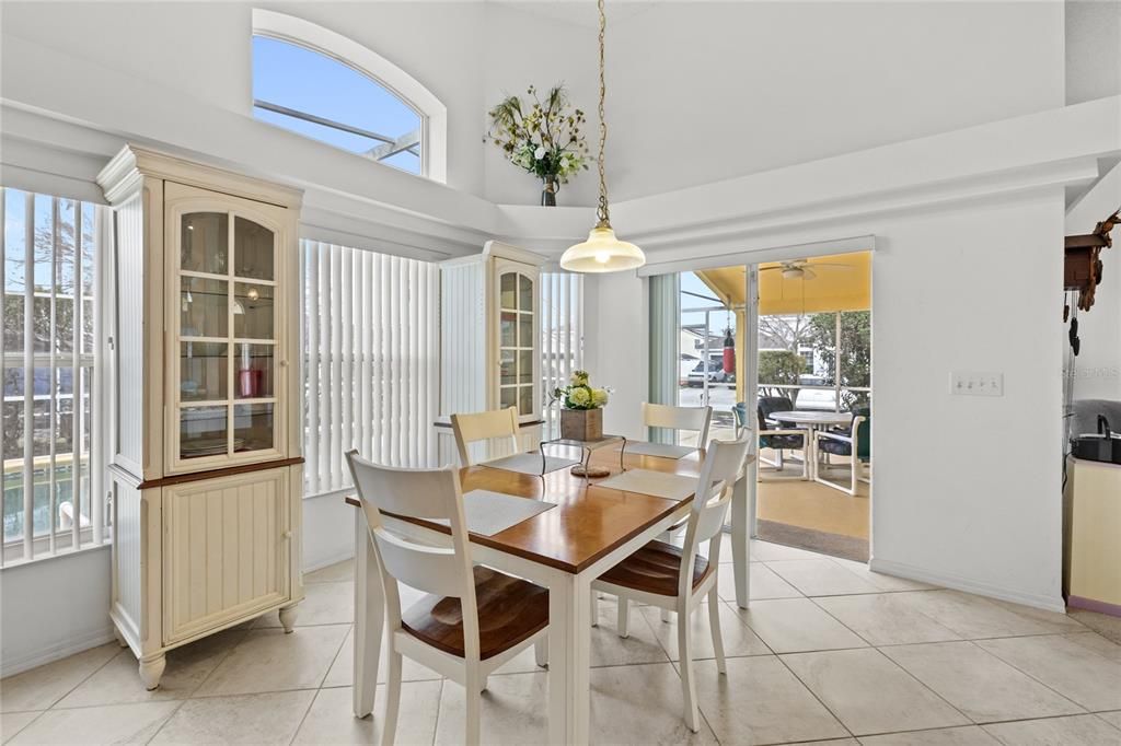 待售: $409,000 (4 贝兹, 3 浴室, 1974 平方英尺)