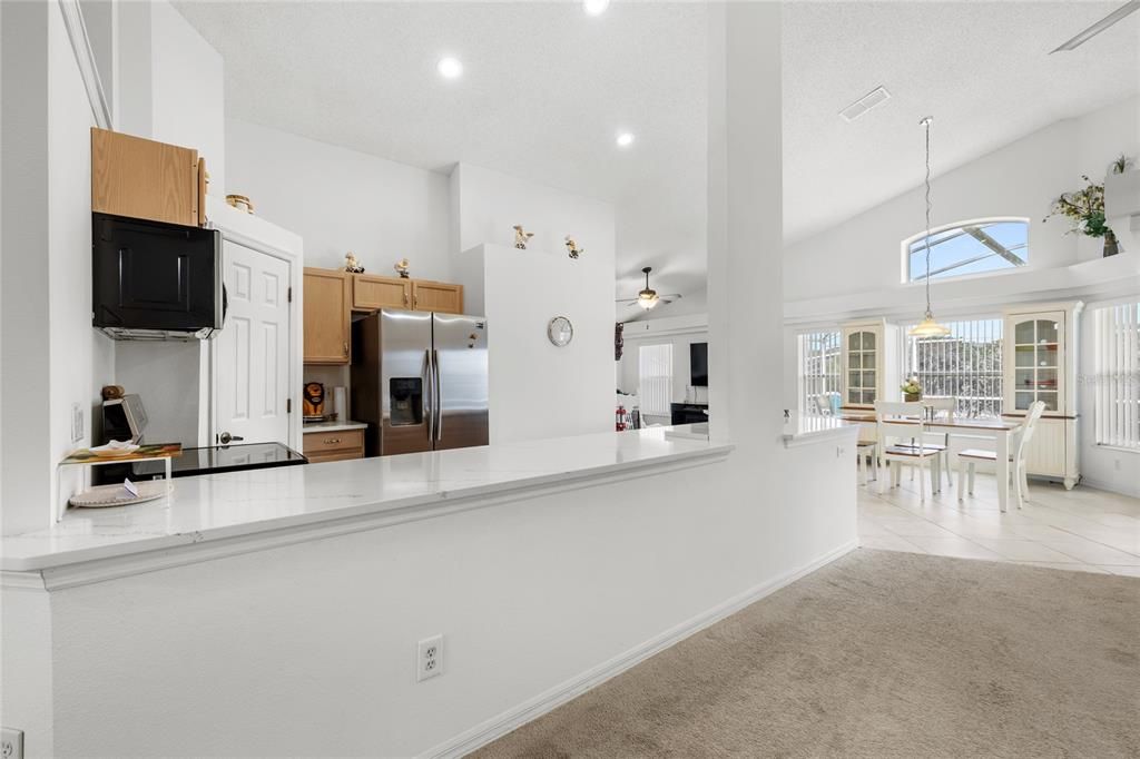 待售: $409,000 (4 贝兹, 3 浴室, 1974 平方英尺)