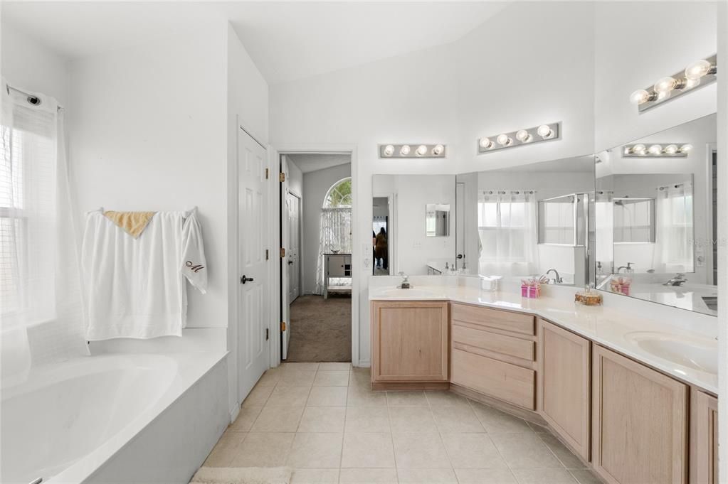 待售: $409,000 (4 贝兹, 3 浴室, 1974 平方英尺)