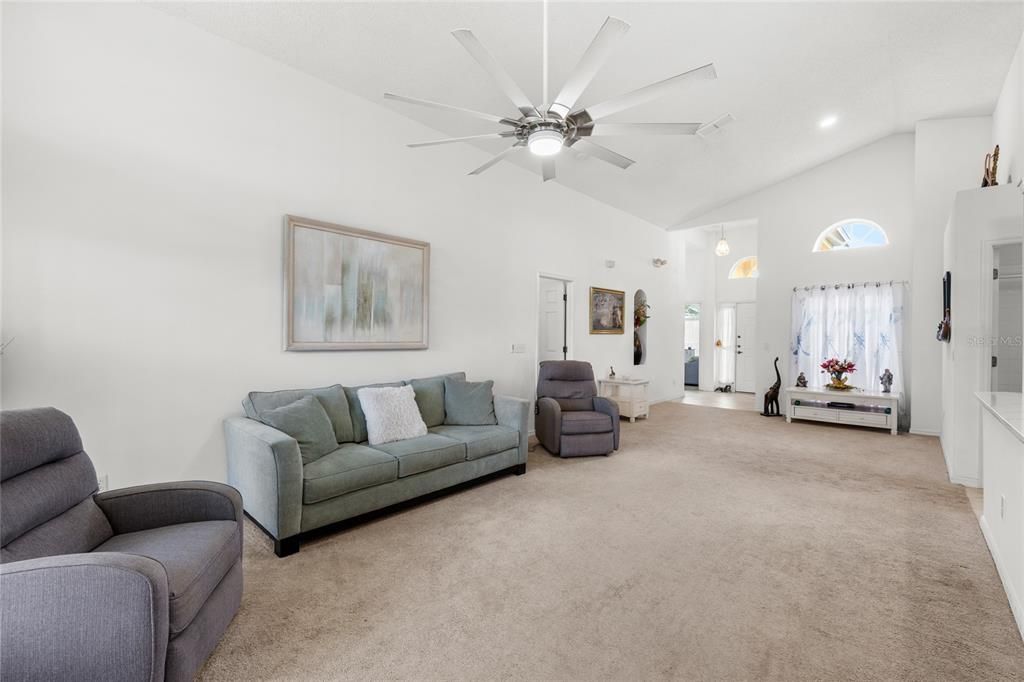 待售: $409,000 (4 贝兹, 3 浴室, 1974 平方英尺)