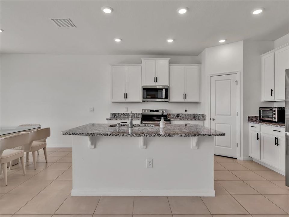 出租: $3,400 (4 贝兹, 3 浴室, 2738 平方英尺)