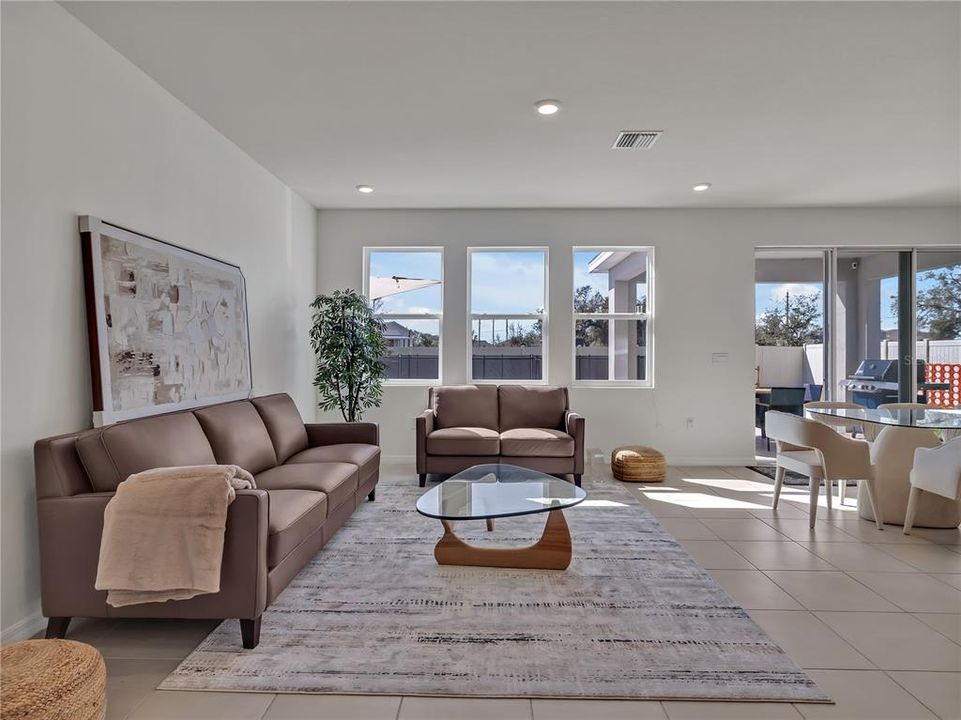 出租: $3,400 (4 贝兹, 3 浴室, 2738 平方英尺)