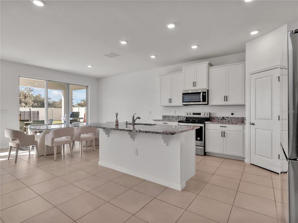 出租: $3,400 (4 贝兹, 3 浴室, 2738 平方英尺)