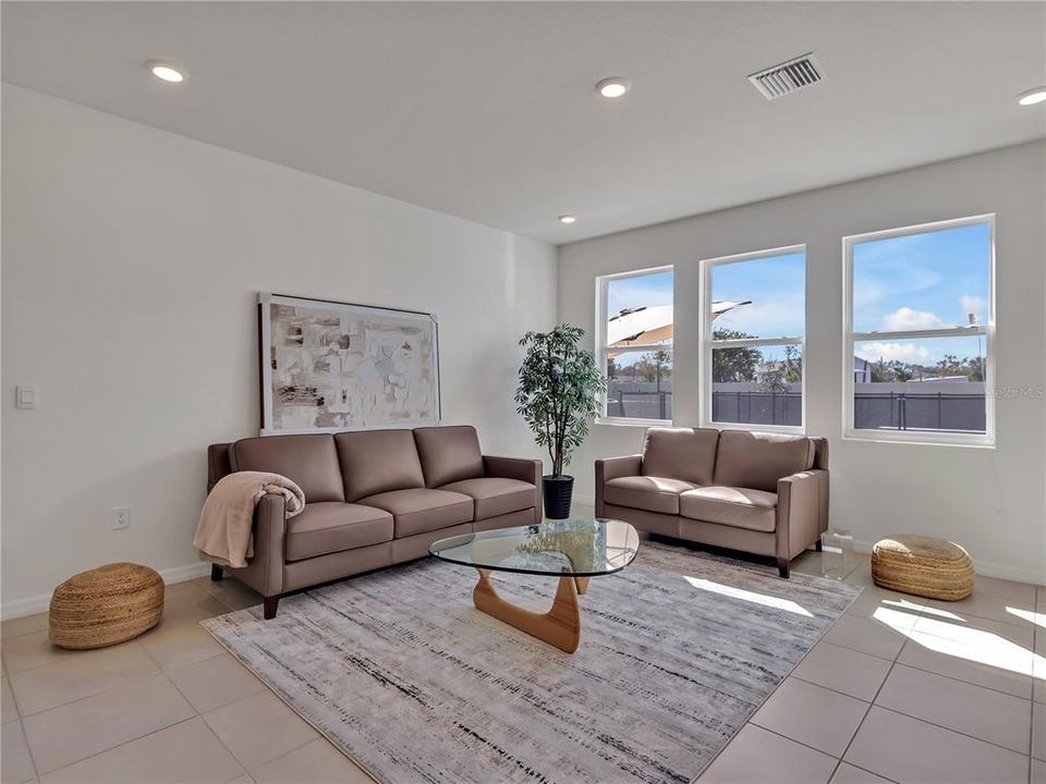 出租: $3,400 (4 贝兹, 3 浴室, 2738 平方英尺)