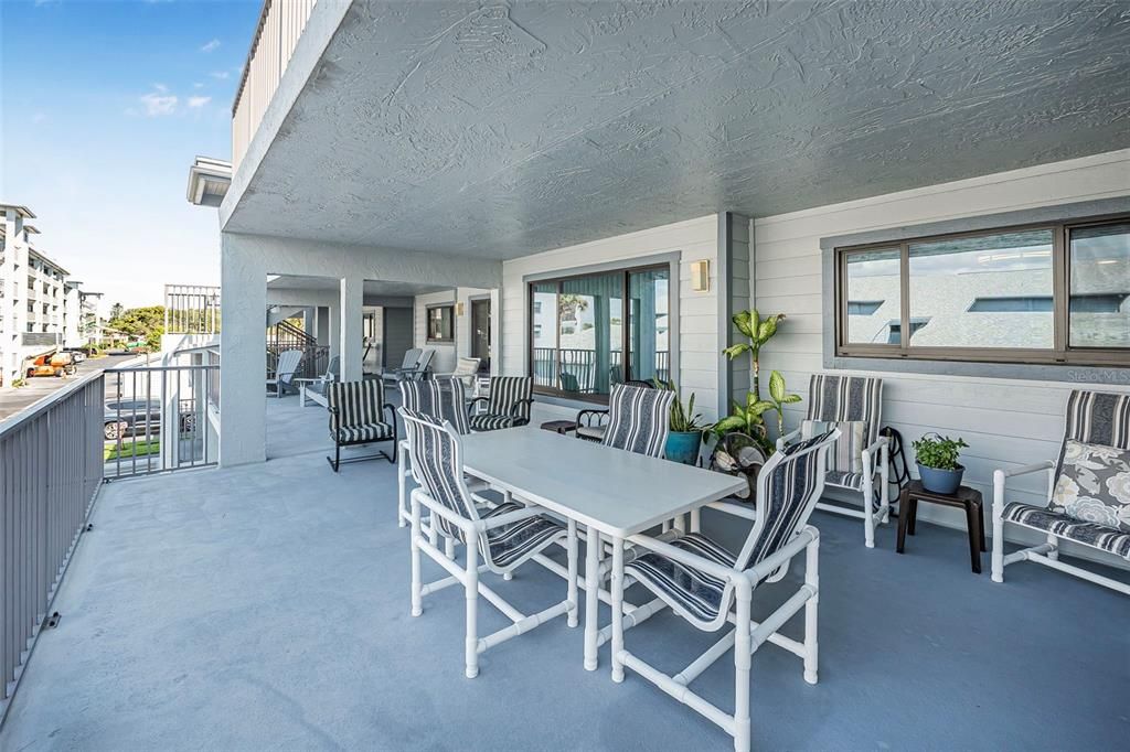 For Sale: $559,000 (3 beds, 3 baths, 1720 Square Feet)