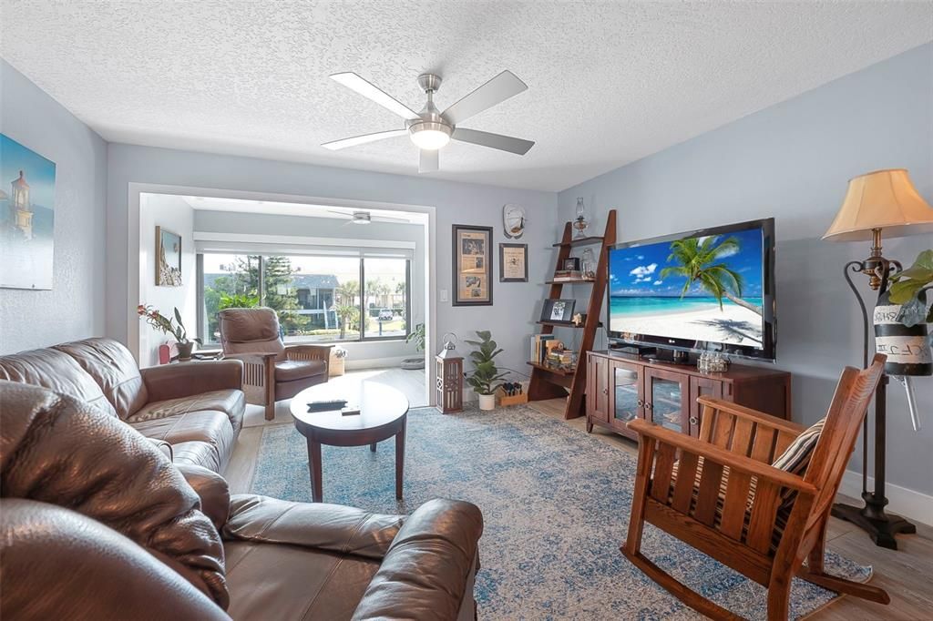 For Sale: $559,000 (3 beds, 3 baths, 1720 Square Feet)