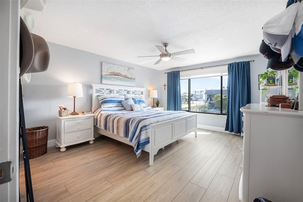 For Sale: $559,000 (3 beds, 3 baths, 1720 Square Feet)