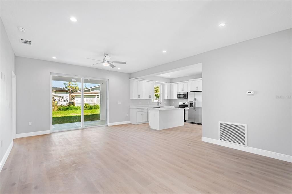 En Venta: $330,000 (3 camas, 2 baños, 1675 Pies cuadrados)