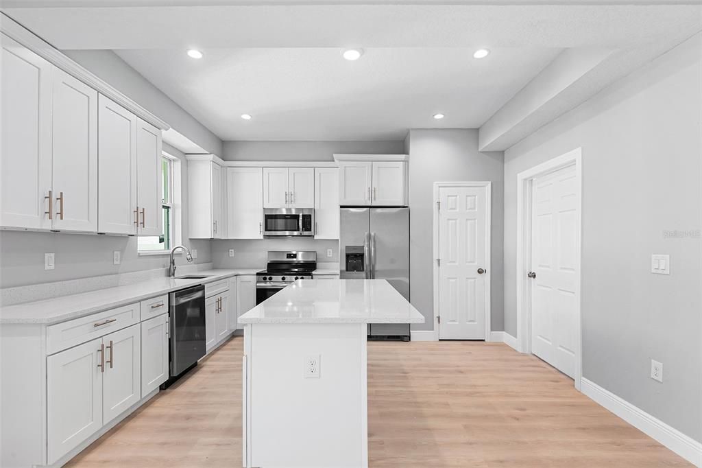 En Venta: $330,000 (3 camas, 2 baños, 1675 Pies cuadrados)