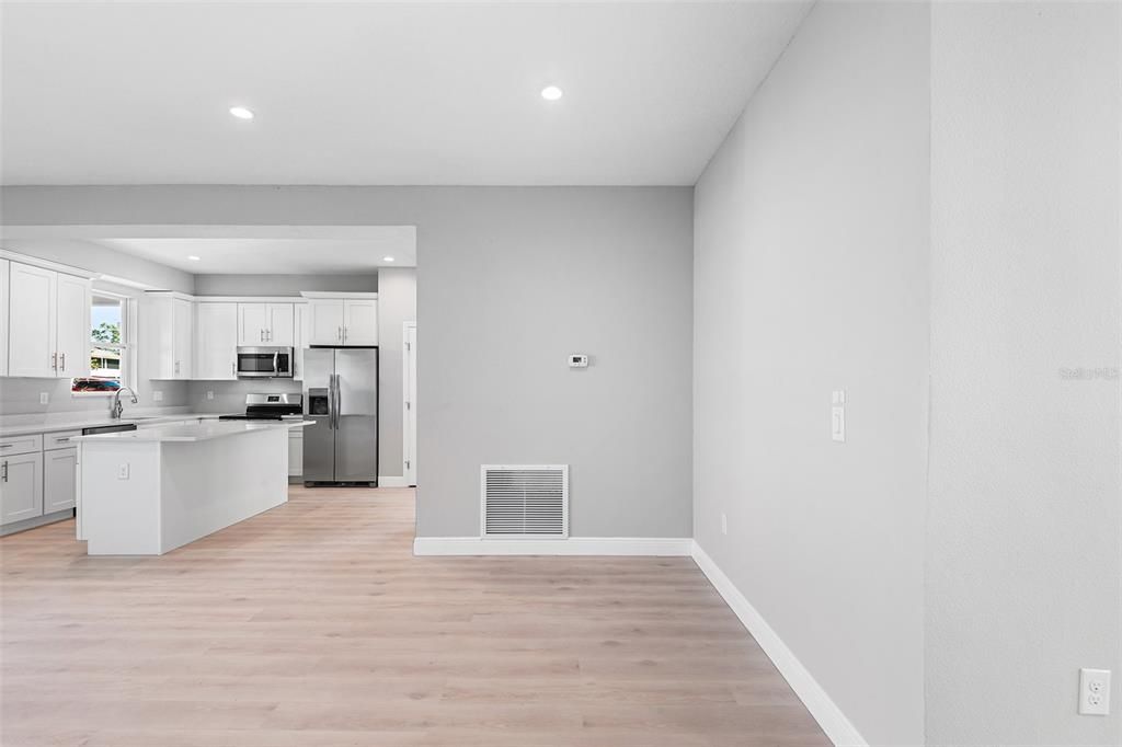 En Venta: $330,000 (3 camas, 2 baños, 1675 Pies cuadrados)