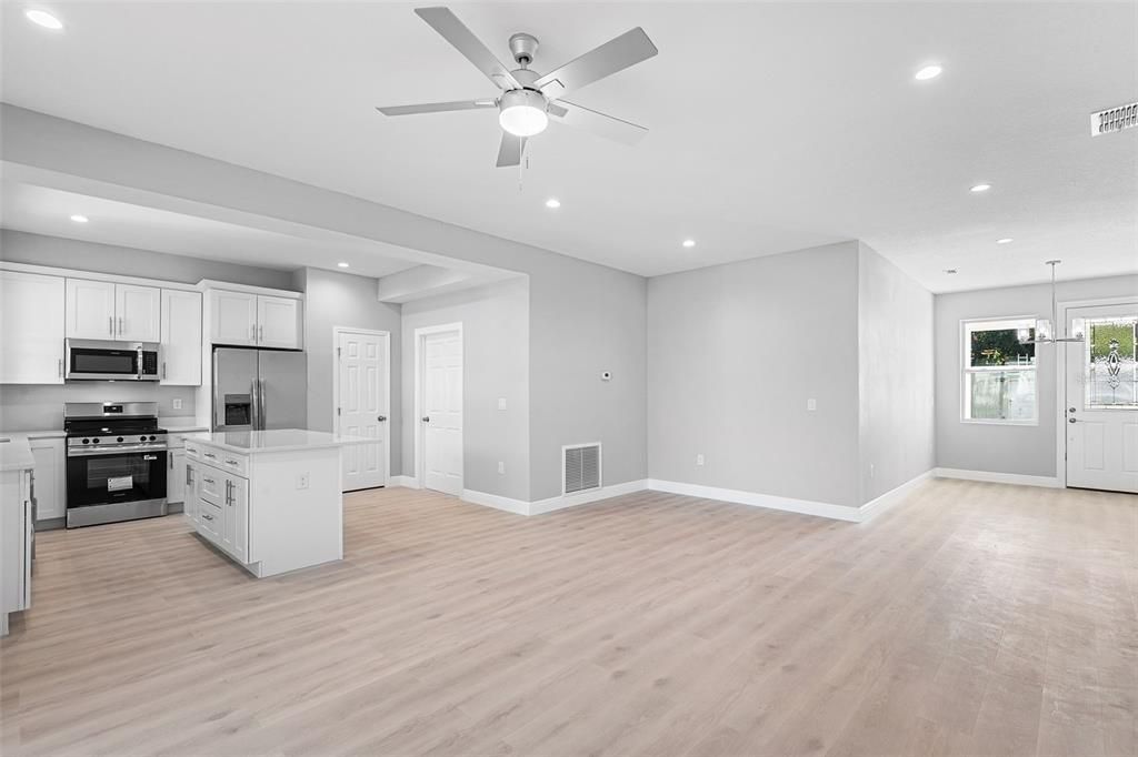 En Venta: $330,000 (3 camas, 2 baños, 1675 Pies cuadrados)