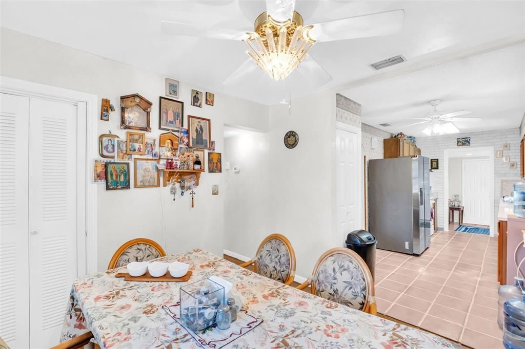 待售: $295,000 (3 贝兹, 2 浴室, 1448 平方英尺)