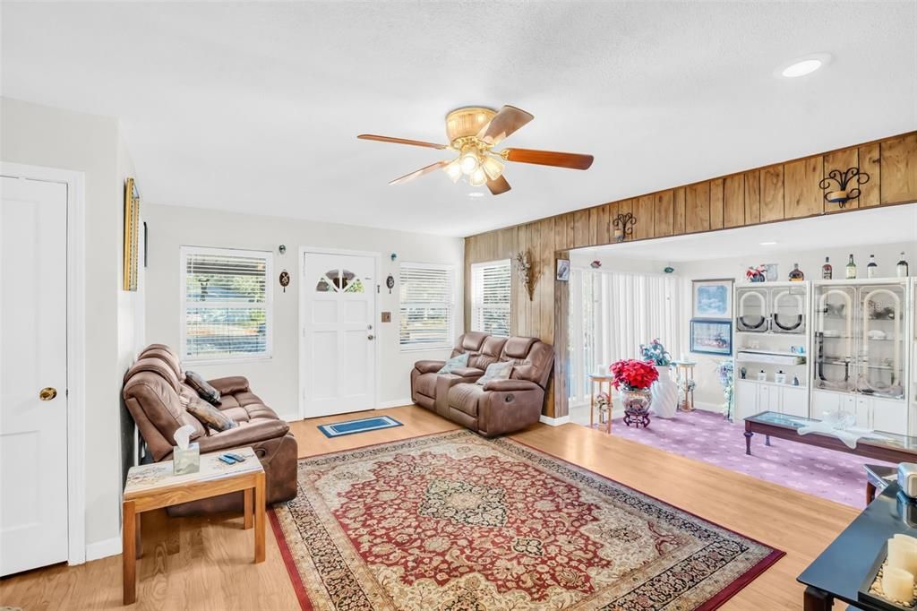 待售: $295,000 (3 贝兹, 2 浴室, 1448 平方英尺)