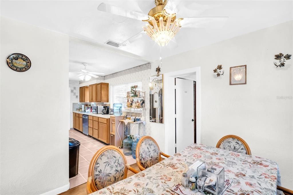 待售: $295,000 (3 贝兹, 2 浴室, 1448 平方英尺)