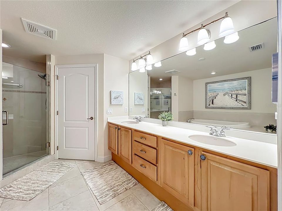 En Venta: $699,500 (3 camas, 3 baños, 1990 Pies cuadrados)